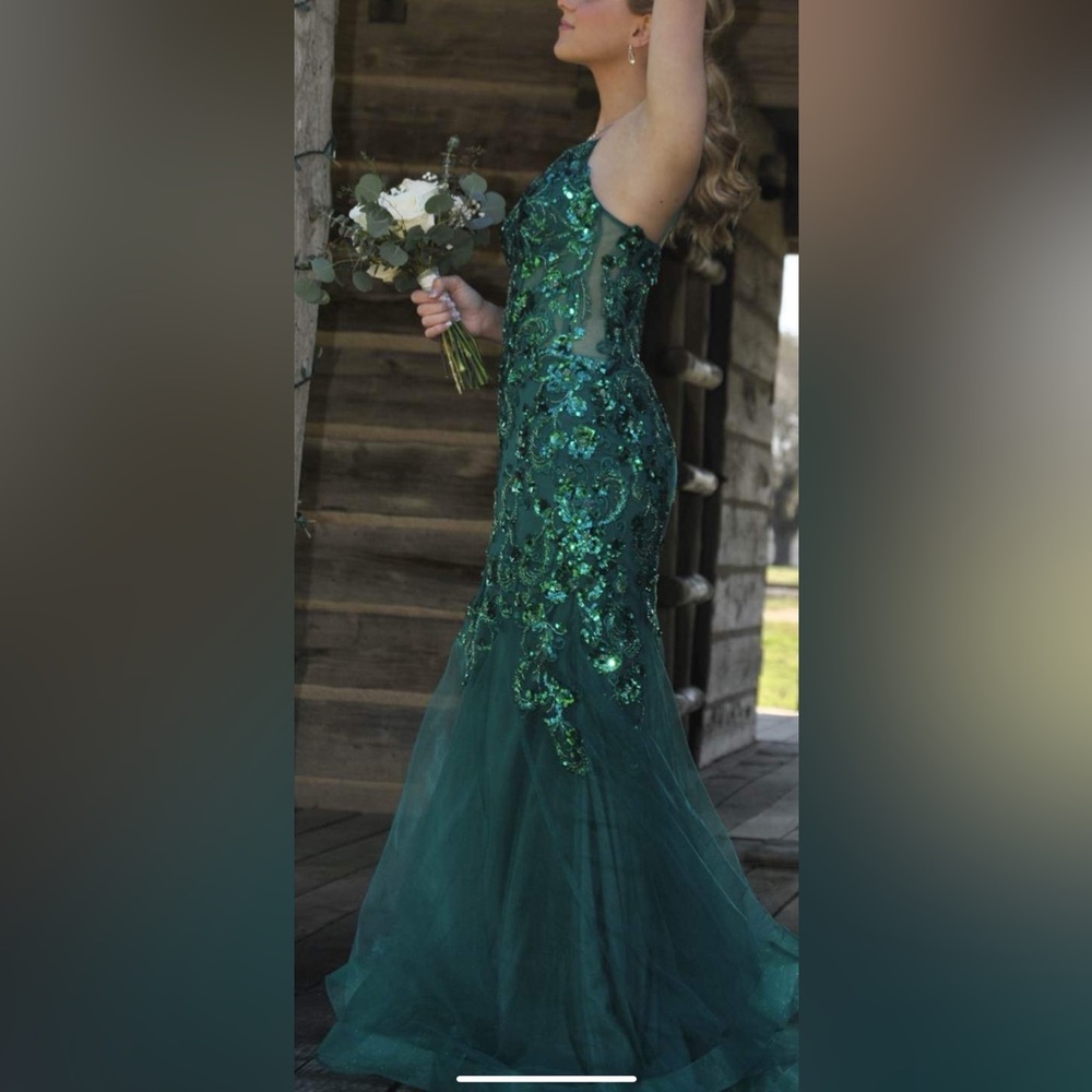 Selling this beautiful emerald green dress size 0 and from Camila La Vie